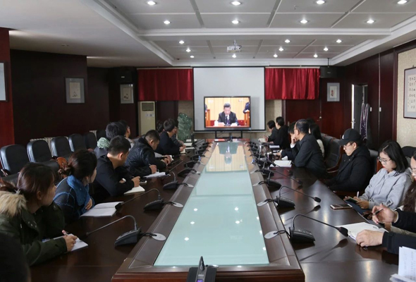 鸿德学院组织师生代表集体观看庆祝改革开放40周年大会现场直播盛况