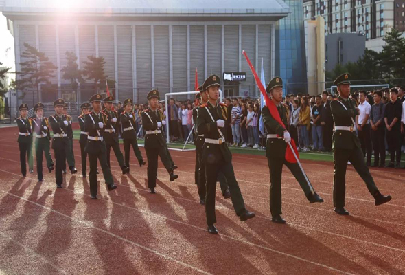 我院新学期第一次升国旗仪式隆重举行