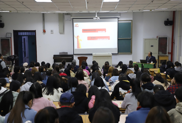 内蒙古师范大学鸿德学院开展“坚守初心、勇担使命，推动学院各项事业高质量发展”的专题讲座