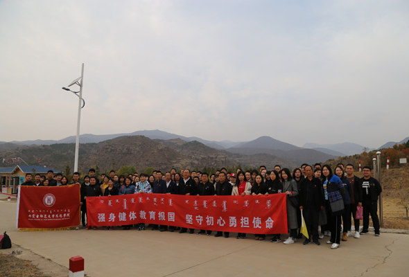 鸿德学院“金秋健步走”偶遇市委书记王莉霞，王书记说“这样的活动办的好”