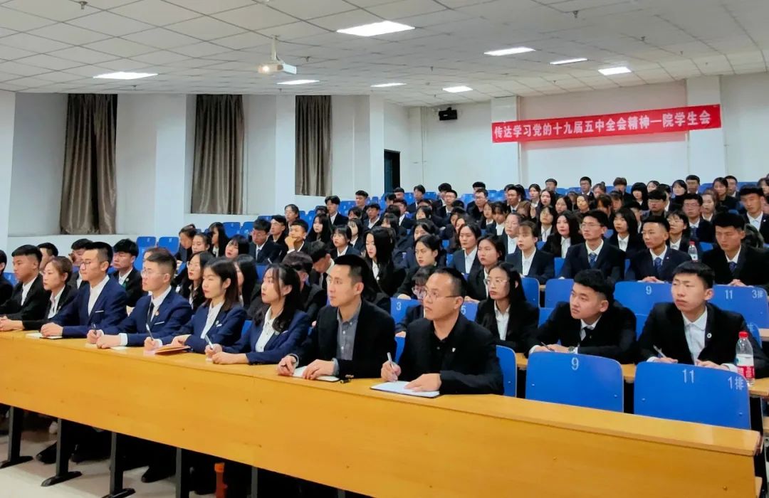 鸿德师生掀起学习贯彻党的十九届五中全会精神热潮，新闻媒体予以报道