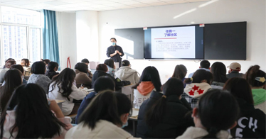 十大信誉赌博官网平台已全面恢复线下教学，校园秩序井然